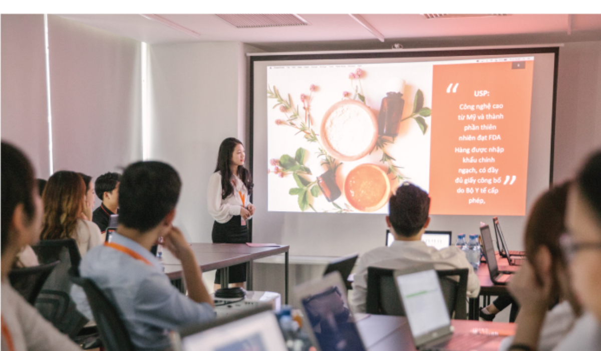 phòng thiết kế banner của Fonts Việt